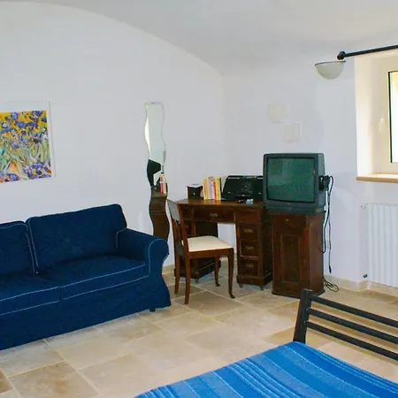 Trullo Rosa Blu Ostuni